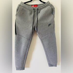 Nike Men’s Tech Fleece Jogger.
